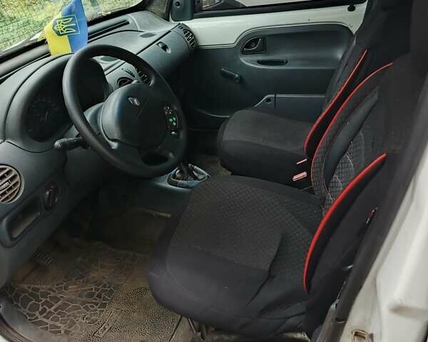 Білий Рено Кєнгу, об'ємом двигуна 1.9 л та пробігом 290 тис. км за 2500 $, фото 4 на Automoto.ua