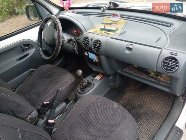 Белый Рено Кенгу, объемом двигателя 1.9 л и пробегом 340 тыс. км за 2850 $, фото 7 на Automoto.ua