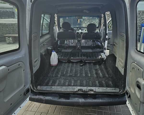 Белый Рено Кенгу, объемом двигателя 1.4 л и пробегом 294 тыс. км за 3900 $, фото 9 на Automoto.ua