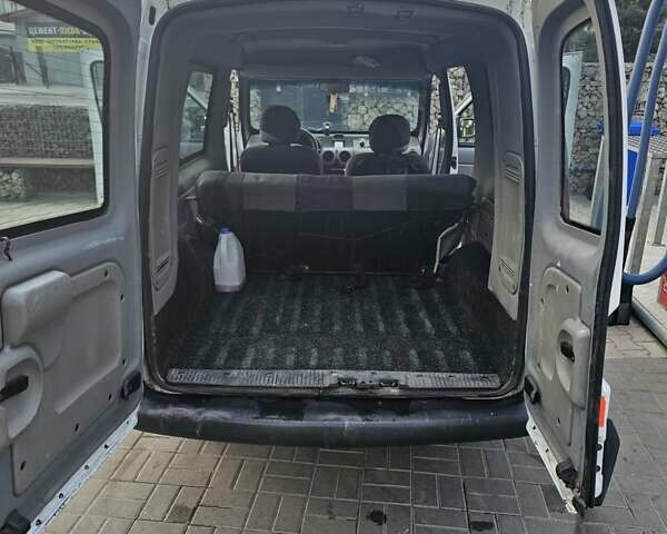 Белый Рено Кенгу, объемом двигателя 1.4 л и пробегом 294 тыс. км за 3900 $, фото 10 на Automoto.ua