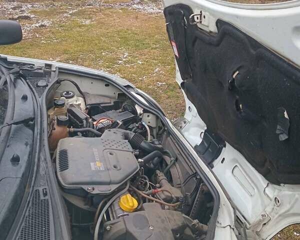Белый Рено Кенгу, объемом двигателя 1.9 л и пробегом 300 тыс. км за 4150 $, фото 7 на Automoto.ua