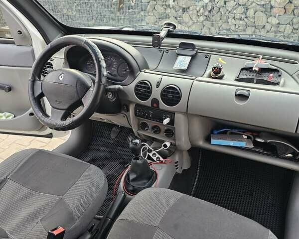 Белый Рено Кенгу, объемом двигателя 1.4 л и пробегом 294 тыс. км за 3900 $, фото 5 на Automoto.ua