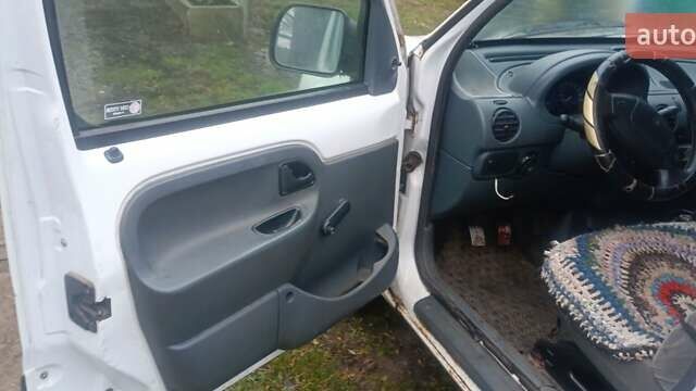 Белый Рено Кенгу, объемом двигателя 1.9 л и пробегом 288 тыс. км за 2000 $, фото 5 на Automoto.ua