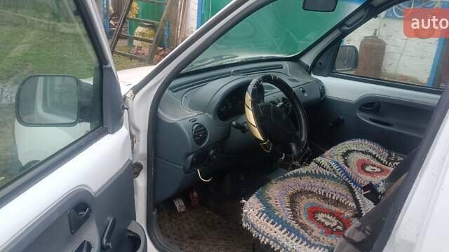 Белый Рено Кенгу, объемом двигателя 1.9 л и пробегом 288 тыс. км за 2000 $, фото 2 на Automoto.ua