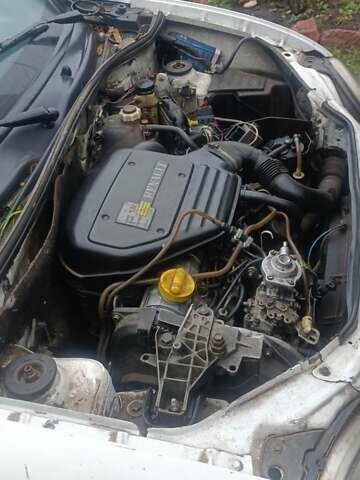 Белый Рено Кенгу, объемом двигателя 1.9 л и пробегом 288 тыс. км за 2000 $, фото 6 на Automoto.ua