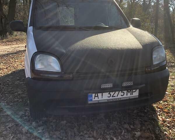 Белый Рено Кенгу, объемом двигателя 1.1 л и пробегом 382 тыс. км за 3600 $, фото 10 на Automoto.ua