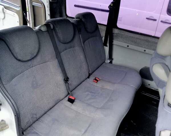 Белый Рено Кенгу, объемом двигателя 1.46 л и пробегом 480 тыс. км за 3850 $, фото 12 на Automoto.ua
