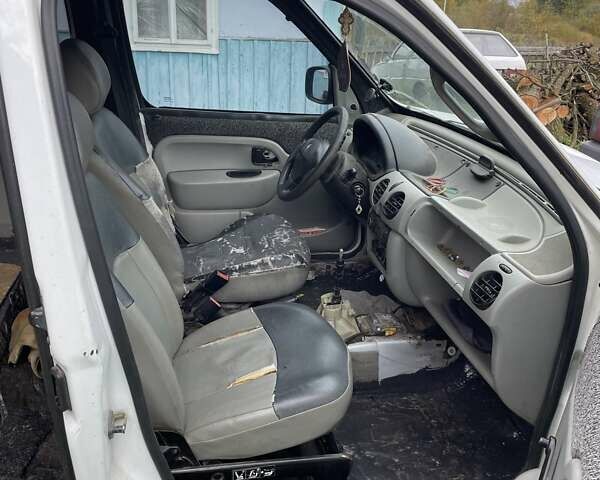 Рено Кенгу 2002 в Долине на Automoto.ua Белый Рено Кенгу, объемом двигателя 1.5 л и пробегом 250 тыс. км за 1600 $, фото 4 на Automoto.ua