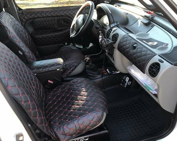 Белый Рено Кенгу, объемом двигателя 1.1 л и пробегом 382 тыс. км за 3600 $, фото 6 на Automoto.ua