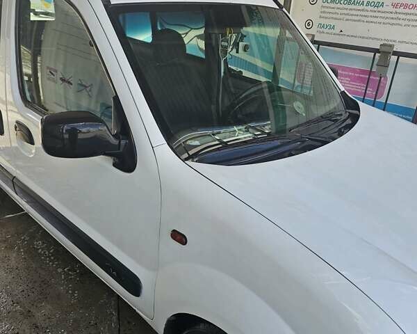 Белый Рено Кенгу, объемом двигателя 1.4 л и пробегом 294 тыс. км за 3900 $, фото 3 на Automoto.ua