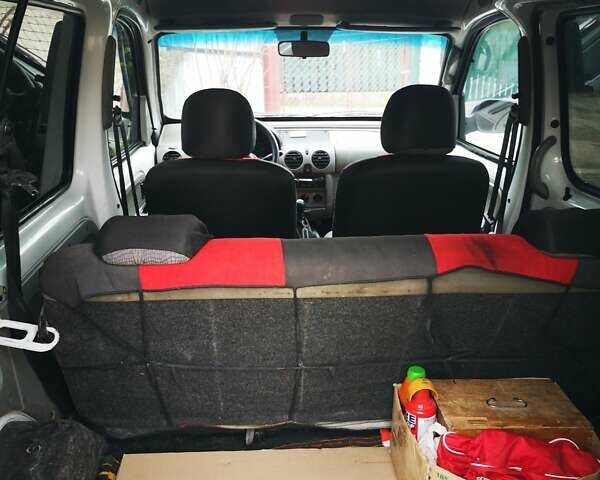 Белый Рено Кенгу, объемом двигателя 1.87 л и пробегом 250 тыс. км за 3000 $, фото 1 на Automoto.ua