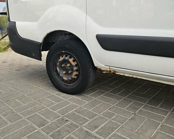 Белый Рено Кенгу, объемом двигателя 1.4 л и пробегом 294 тыс. км за 3900 $, фото 6 на Automoto.ua