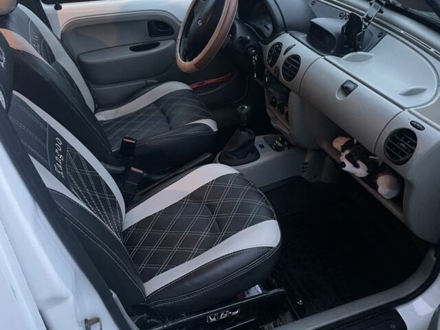 Белый Рено Кенгу, объемом двигателя 1.1 л и пробегом 170 тыс. км за 3300 $, фото 7 на Automoto.ua