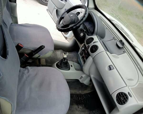 Белый Рено Кенгу, объемом двигателя 1.46 л и пробегом 480 тыс. км за 3850 $, фото 11 на Automoto.ua