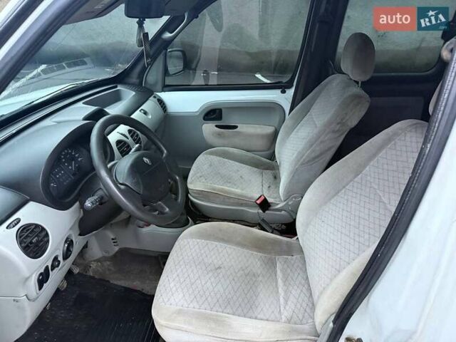 Белый Рено Кенгу, объемом двигателя 1.46 л и пробегом 300 тыс. км за 2150 $, фото 7 на Automoto.ua