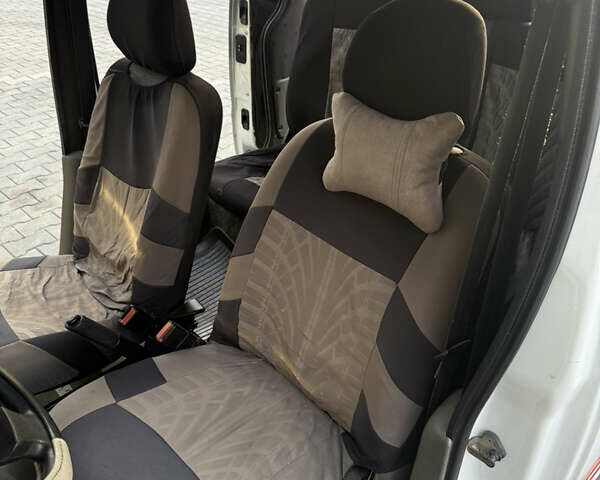 Белый Рено Кенгу, объемом двигателя 1.46 л и пробегом 414 тыс. км за 2600 $, фото 7 на Automoto.ua