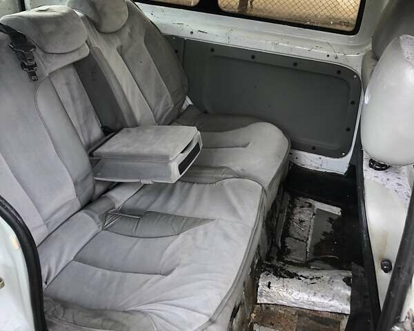 Белый Рено Кенгу, объемом двигателя 1.46 л и пробегом 372 тыс. км за 2700 $, фото 9 на Automoto.ua