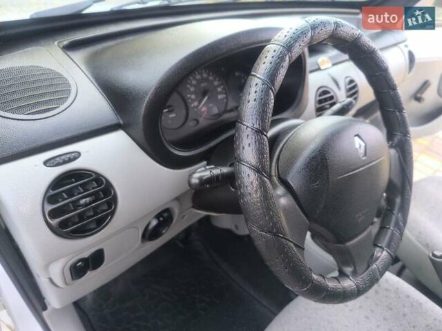 Белый Рено Кенгу, объемом двигателя 1.9 л и пробегом 329 тыс. км за 3800 $, фото 28 на Automoto.ua