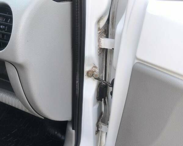 Белый Рено Кенгу, объемом двигателя 1.9 л и пробегом 329 тыс. км за 3800 $, фото 30 на Automoto.ua