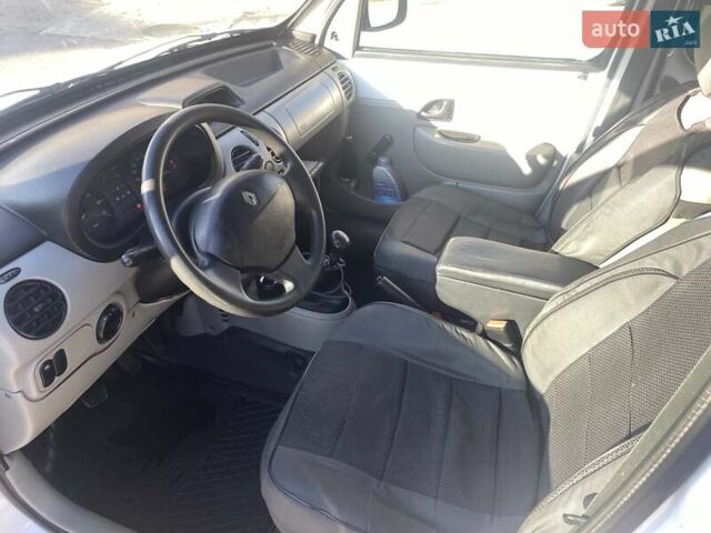 Белый Рено Кенгу, объемом двигателя 1.46 л и пробегом 490 тыс. км за 2499 $, фото 6 на Automoto.ua