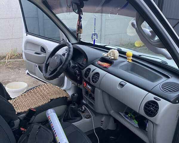 Белый Рено Кенгу, объемом двигателя 1.5 л и пробегом 329 тыс. км за 3700 $, фото 28 на Automoto.ua