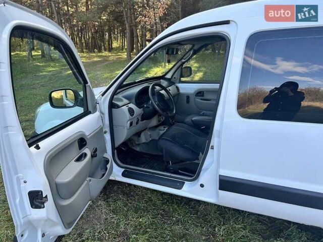 Рено Кєнгу 2003 у Чернівцях на Automoto.ua Білий Рено Кєнгу, об'ємом двигуна 1.5 л та пробігом 316 тис. км за 3400 $, фото 19 на Automoto.ua