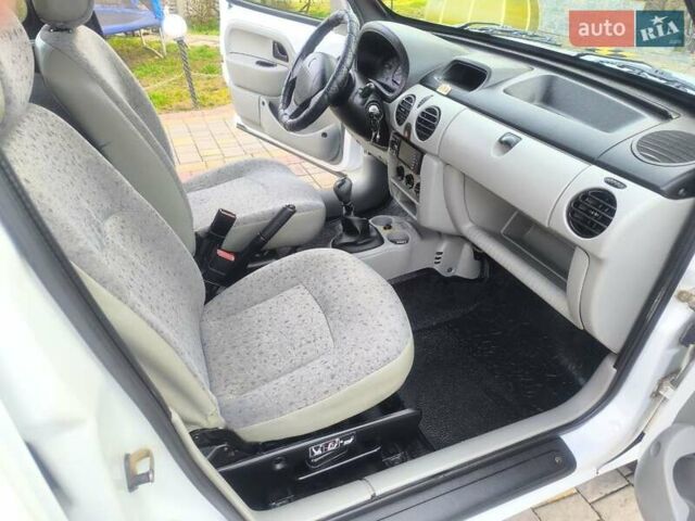 Белый Рено Кенгу, объемом двигателя 1.9 л и пробегом 329 тыс. км за 3800 $, фото 25 на Automoto.ua