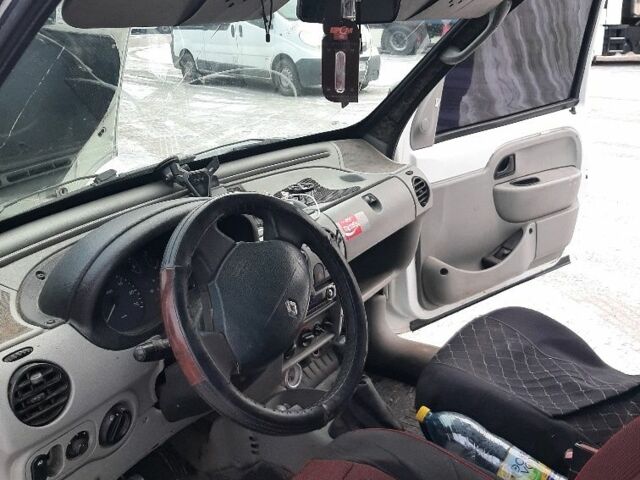 Белый Рено Кенгу, объемом двигателя 1.46 л и пробегом 350 тыс. км за 1500 $, фото 5 на Automoto.ua