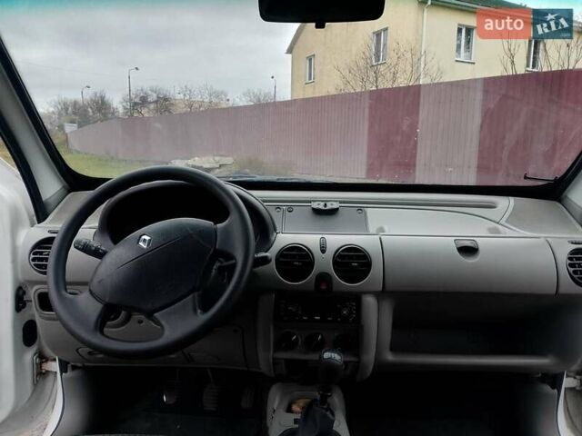 Белый Рено Кенгу, объемом двигателя 1.9 л и пробегом 287 тыс. км за 3300 $, фото 19 на Automoto.ua