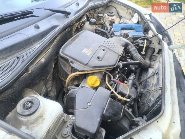 Белый Рено Кенгу, объемом двигателя 1.9 л и пробегом 329 тыс. км за 3800 $, фото 43 на Automoto.ua