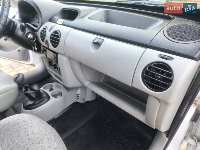 Белый Рено Кенгу, объемом двигателя 1.9 л и пробегом 329 тыс. км за 3800 $, фото 29 на Automoto.ua