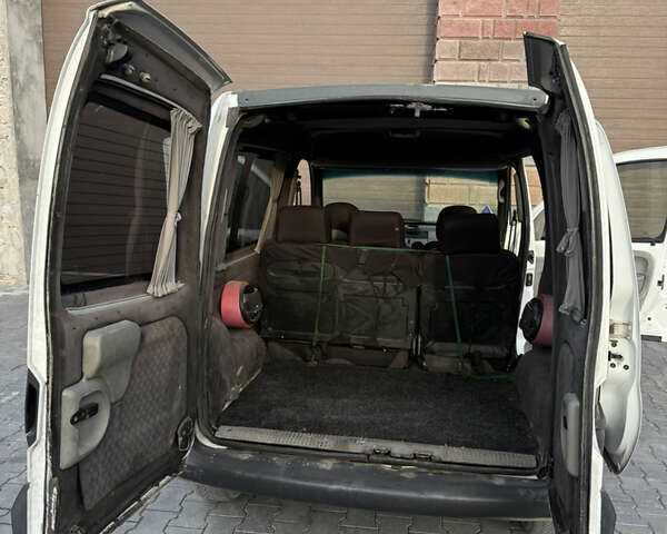 Белый Рено Кенгу, объемом двигателя 1.46 л и пробегом 414 тыс. км за 2600 $, фото 4 на Automoto.ua