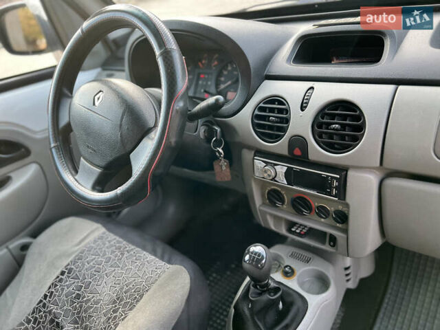 Белый Рено Кенгу, объемом двигателя 1.46 л и пробегом 300 тыс. км за 2750 $, фото 13 на Automoto.ua