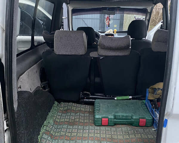 Белый Рено Кенгу, объемом двигателя 1.5 л и пробегом 329 тыс. км за 3700 $, фото 19 на Automoto.ua