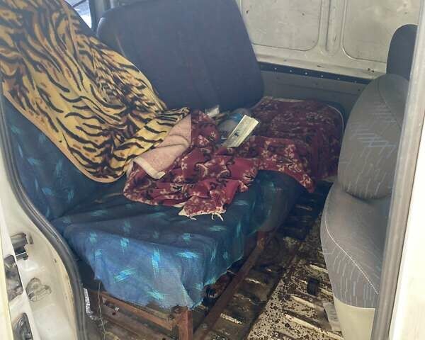 Белый Рено Кенгу, объемом двигателя 1.5 л и пробегом 400 тыс. км за 2300 $, фото 6 на Automoto.ua
