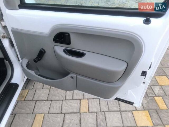 Белый Рено Кенгу, объемом двигателя 1.9 л и пробегом 329 тыс. км за 3800 $, фото 27 на Automoto.ua