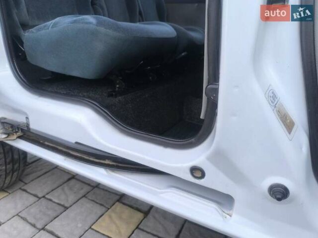 Белый Рено Кенгу, объемом двигателя 1.9 л и пробегом 329 тыс. км за 3800 $, фото 42 на Automoto.ua