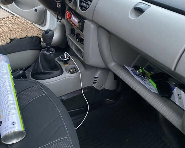 Белый Рено Кенгу, объемом двигателя 1.5 л и пробегом 329 тыс. км за 3700 $, фото 29 на Automoto.ua