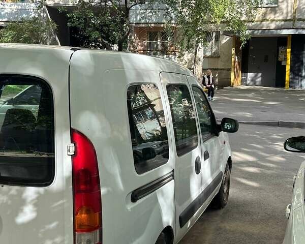 Белый Рено Кенгу, объемом двигателя 1.46 л и пробегом 90 тыс. км за 3500 $, фото 1 на Automoto.ua