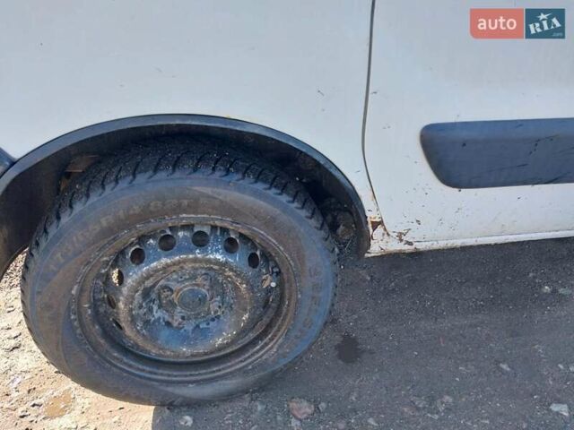 Белый Рено Кенгу, объемом двигателя 1.87 л и пробегом 280 тыс. км за 1700 $, фото 2 на Automoto.ua