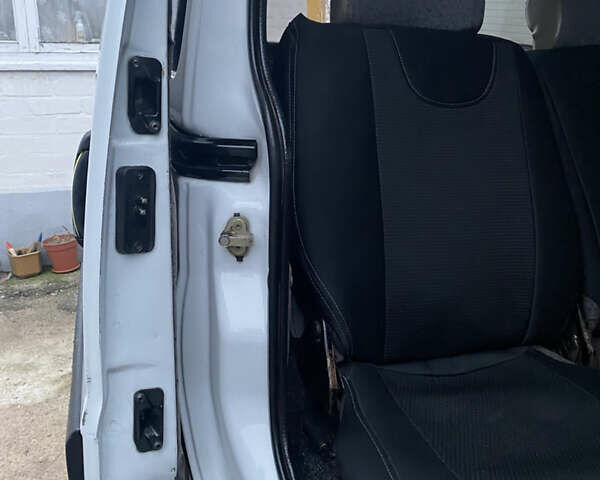 Белый Рено Кенгу, объемом двигателя 1.5 л и пробегом 329 тыс. км за 3700 $, фото 14 на Automoto.ua