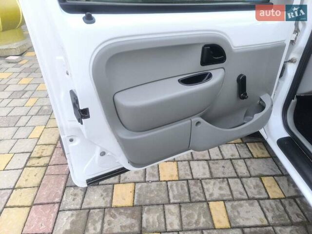 Белый Рено Кенгу, объемом двигателя 1.9 л и пробегом 329 тыс. км за 3800 $, фото 26 на Automoto.ua