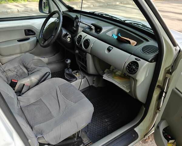 Білий Рено Кєнгу, об'ємом двигуна 1.5 л та пробігом 367 тис. км за 3750 $, фото 2 на Automoto.ua