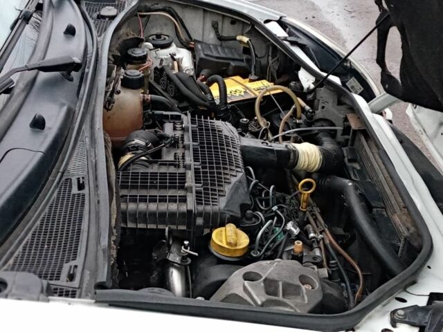 Белый Рено Кенгу, объемом двигателя 1.5 л и пробегом 196 тыс. км за 3100 $, фото 23 на Automoto.ua