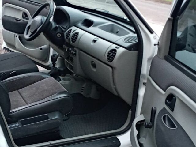 Белый Рено Кенгу, объемом двигателя 1.5 л и пробегом 196 тыс. км за 3100 $, фото 16 на Automoto.ua