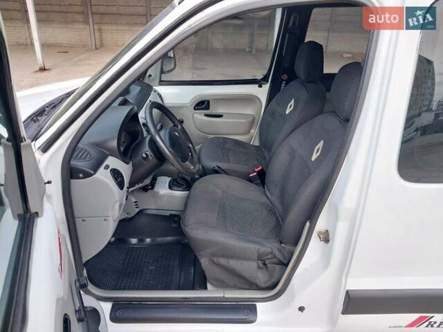Белый Рено Кенгу, объемом двигателя 1.46 л и пробегом 218 тыс. км за 4000 $, фото 13 на Automoto.ua
