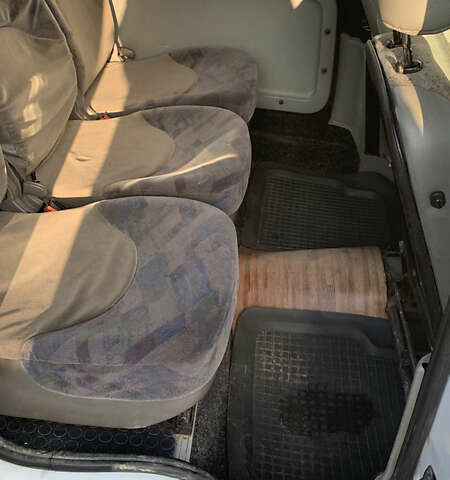 Рено Кенгу 2004 в Тячеве на Automoto.ua Белый Рено Кенгу, объемом двигателя 1.5 л и пробегом 273 тыс. км за 3800 $, фото 3 на Automoto.ua