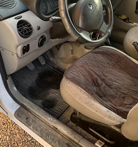 Рено Кенгу 2004 в Тячеве на Automoto.ua Белый Рено Кенгу, объемом двигателя 1.5 л и пробегом 273 тыс. км за 3800 $, фото 7 на Automoto.ua