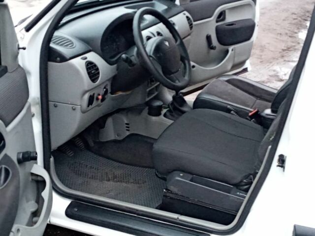 Белый Рено Кенгу, объемом двигателя 1.5 л и пробегом 196 тыс. км за 3100 $, фото 15 на Automoto.ua