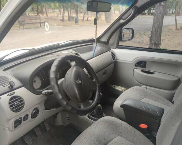 Рено Кенгу 2004 в Николаеве на Automoto.ua Белый Рено Кенгу, объемом двигателя 1.6 л и пробегом 246 тыс. км за 6500 $, фото 2 на Automoto.ua